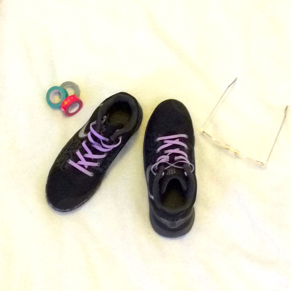 🌸Youth Nike shoes *FREE SHIPPING*